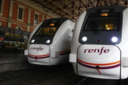 Los nuevos trenes circulan por la vía convencional y pueden alcanzar los 160 km/h.