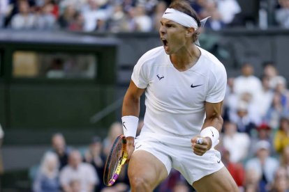 Rafa Nadal ya está en cuartos de final de Wimbledon. TOLGA AKMEN