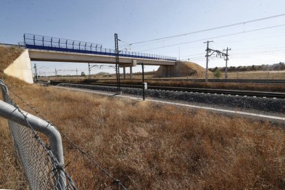 Terrenos destinados a la plataforma de Torneros junto a la línea del ferrocarril. RAMIRO