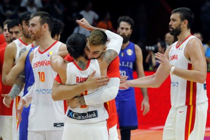 67-60. La defensa y el carácter meten a España en cuartos