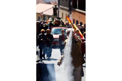 Lanzamiento de un cohete en la fiesta de San Isidro Labrador en Astorga. JESÚS F. SALVADORES