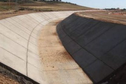 Obras de la primera fase del Canal Bajo de los Payuelos.