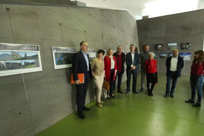 Representantes de la ULE, de la Uned, del IEB y del Ayuntamiento de Ponferrada. ANA F. BARREDO