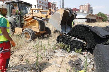 Los operarios empezaron por cortar todas las entradas al sector desde el viaducto de Ramón y Cajal en adelante. RAMIRO