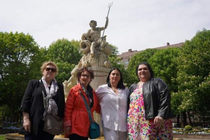 Carmen Losada, Pasión Cadenas Gundín, Nerea Gonzalo Cid y Patricia García, presidenta de la asociación. J. NOTARIO