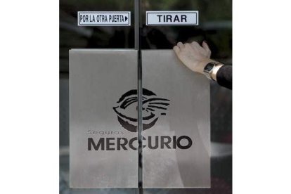 Puerta principal de Seguros Mercurio.