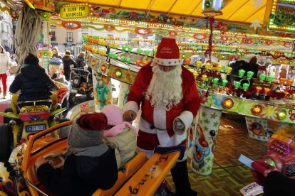 El pliego de condiciones marca que el personal debe llevar vestuario navideño. MARCIANO PÉREZ