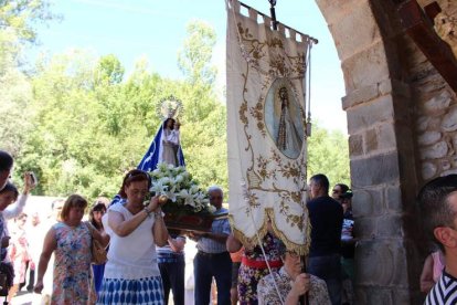 La romería de la Virgen de las Nieves centra el día grande de las fiestas en la localidad de Páramo del Sil. DL