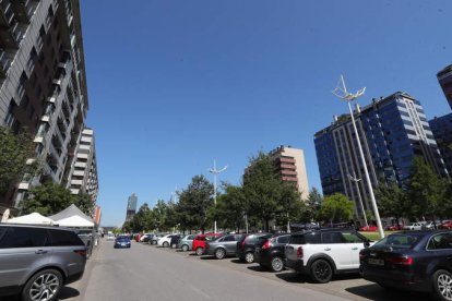 Barrio ponferradino de la Rosaleda, en donde la policía ha incrementado su presencia tras lo publicado por este periódico. ANA F. BARREDO