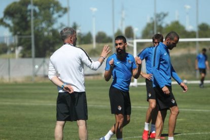 El equipo blanquiazul volvió ayer a los entrenamientos con casi toda la plantilla disponible