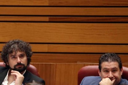 Sarrió y Santos, en el hemiciclo de las Cortes. EFE