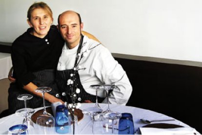 Yolanda y Juanjo en su restaurante de León, el Cocinandos, que ha renovado su estrella Michelín.