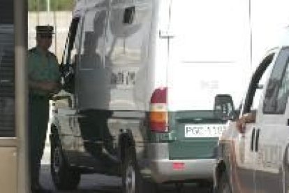 Rafael Pérez Escolar, a su llegada a la cárcel de Alcalá-Meco en un furgón de la Guardia Civil