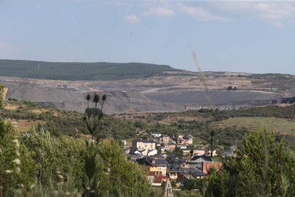 Lillo del Bierzo, a los pies de la Gran Corta, en una imagen de archivo. ANA F. BARREDO