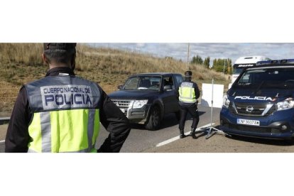 Control de la Policía Nacional en León. MARCIANO PÉREZ