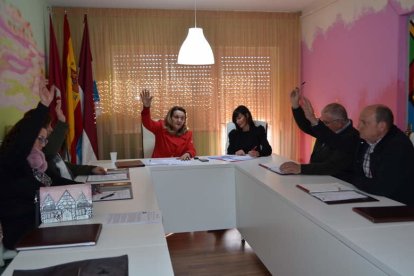 Momento de la votación, ayer en el pleno de Urdiales.