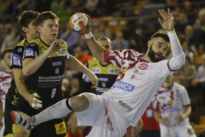 Rubén Marchán, durante el partido de ida frente al Magdeburg alemán.