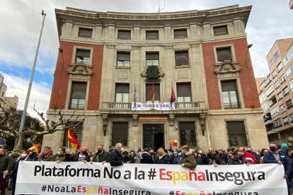 Protesta junto a la Subdelegación del Gobierno. RAMIRO