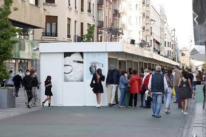 La Feria del Libro volverá a tener en Ordoño II su escenario para stands y firmas. MARCIANO PÉREZ