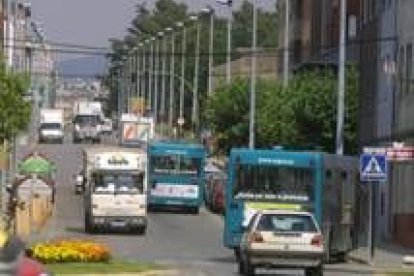 La avenida de Portugal solo cuenta con dos carriles y estrechas aceras de cemento