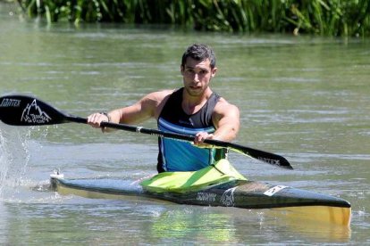 Guillermo Fidalgo repitió el éxito del Sella con el triunfo en el Descenso del Pisuerga. ÁLVAREZ