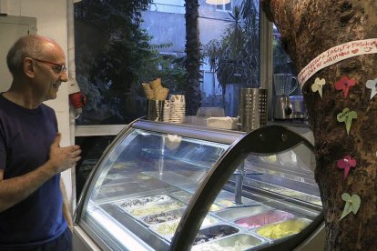 El heladero Ambrogio Manenti, impulsor de la ‘Gelateria Sociale’ en el barrio de Maadi, de la ciudad de El Cairo. EDU MARÍN