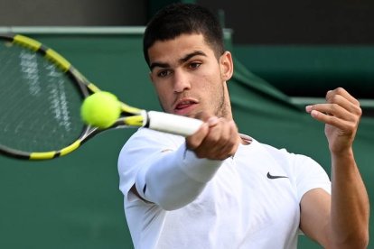 Carlos Alcaraz pasa de ronda en Wimbledon. ANDY RAIN