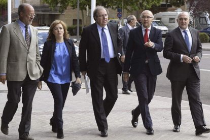 León de la Riva, Sáenz de Santamaría, Herrera, Ruiz Medrano y Carnero, ayer, en Valladolid.