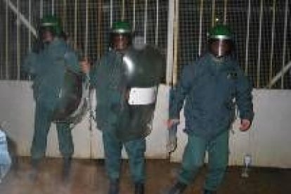 Los agentes de la Guardia Civil cortaron la cadena que impedía acceder a la azucarera el 30 de enero