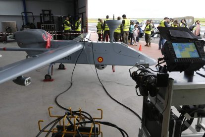 Los drones del Ejército han trabajado en los últimos meses en el aeródromo de Pajares de los Oteros. MARCIANO