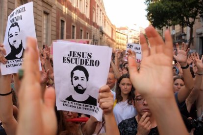 Concentración ante el Ministerio de Justicia en contra de la salida en libertad de los miembros de La Manada.