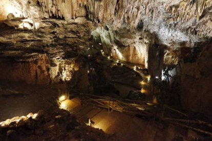 Un rincón interior de la Cueva de Valporquero. RAMIRO