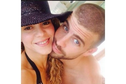 Shakira y Piqué, en una de las fotos juntos que han compartido en sus perfiles sociales.