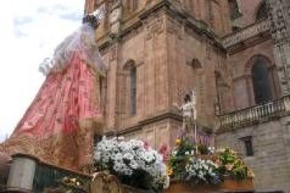 El encuentro entre la Virgen y el resucitado se celebró, pese a que llegó a anunciarse su suspensión