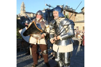 Dos participantes en la recreación histórica. L. DE LA MATA