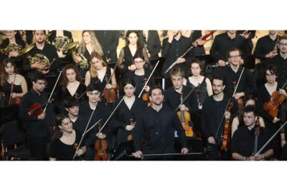 Un momento del concierto de ayer tarde por la Orquesta Sinfónica de Castilla y León. L. DE LA MATA