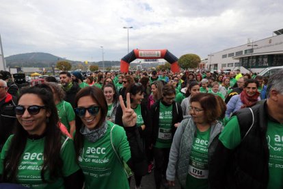 Marcha solidaria contra el cáncer de la AECC en Ponferrada. ANA F. BARREDO