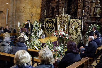 La capilla ardiente permanece instalada desde ayer y hasta el funeral en la iglesia del Mercado. MARCIANO PÉREZ