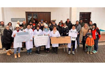 Concentración de las trabajadores y los alcaldes de la montaña de Riaño. CAMPOS