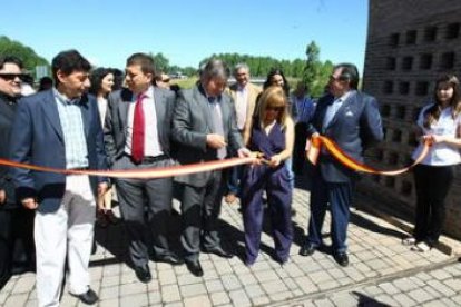 González, Riesco, Valcarce, Carrasco y Cerezales con la cinta.