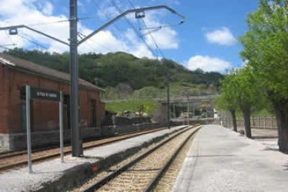 Los vecinos llevan años reclamado el arreglo de la estación.