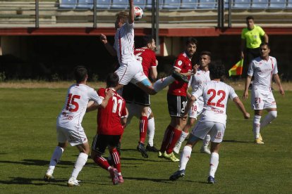 El filial culturalista cedió la quinta posición tras su derrota frente al Burgos Promesas. FERNANDO OTERO