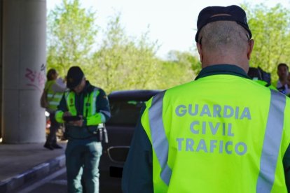 Agente de Tráfico de la Guardia Civil. M. DE INTERIOR