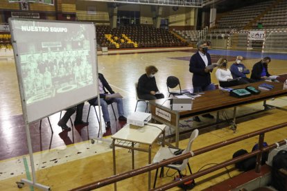 Asamblea general de socios del Ademar. F. Otero Perandones.