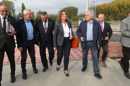 Olegario Ramón, Arsenio terr´pon, Eduardo Morán, Teresa Ribera, un miembro del Idae, Faustino Sánchez y Gerardo Álvarez Courel. LDM