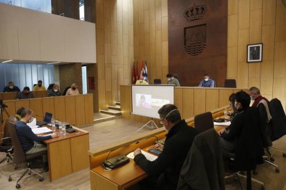 Pleno de hoy en el Ayuntamiento de Villaquilambre. FERNANDO OTERO