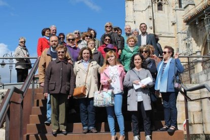 Grupo que ha participado hoy en la gymkhana por la ciudad buscando tesoros ocultos. DL