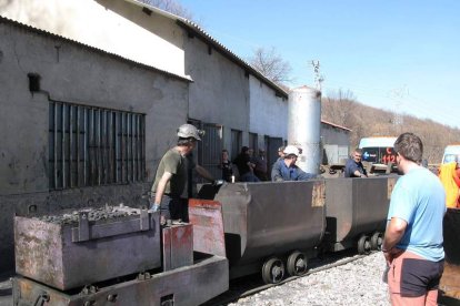 Instalaciones del pozo San Isidro y María, cerrado desde ayer.