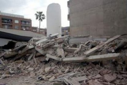 Restos de un edificio que tuvo que ser demolido en el barrio La Viña de Lorca.