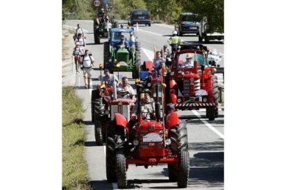 Los tractores recuperados del olvido han iniciado el Camino de Santiago en Navarra.